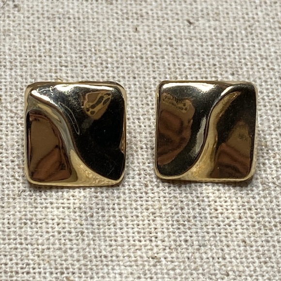 💛 10k Yellow Gold Square/Diamond Shape Wave Earrings - Picture 2 of 5